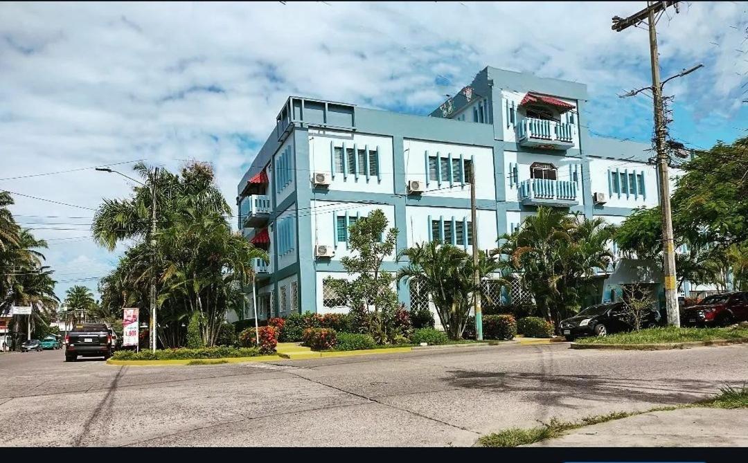 Hotel Carnaval Ла-Сейба Экстерьер фото