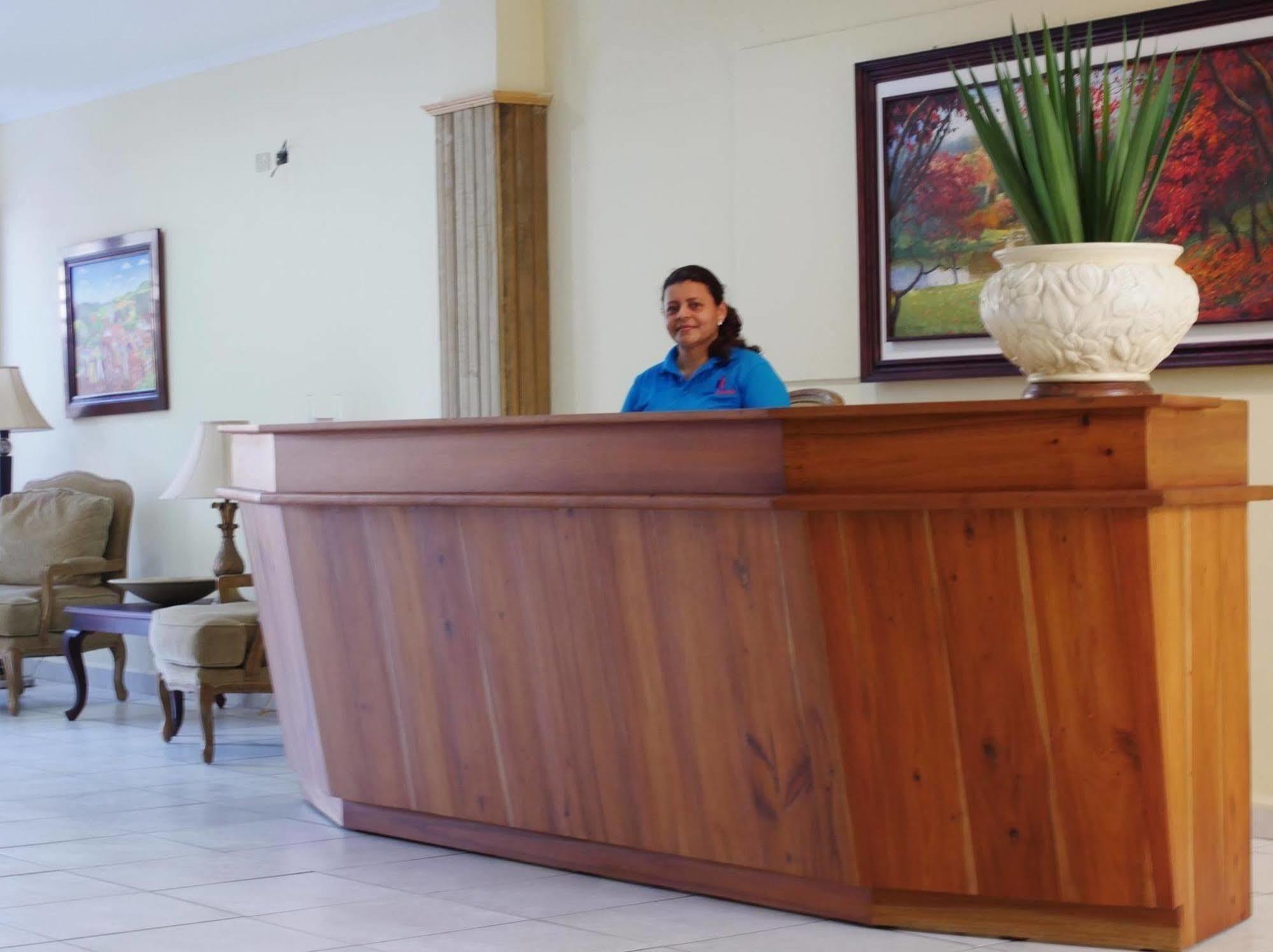 Hotel Carnaval Ла-Сейба Экстерьер фото