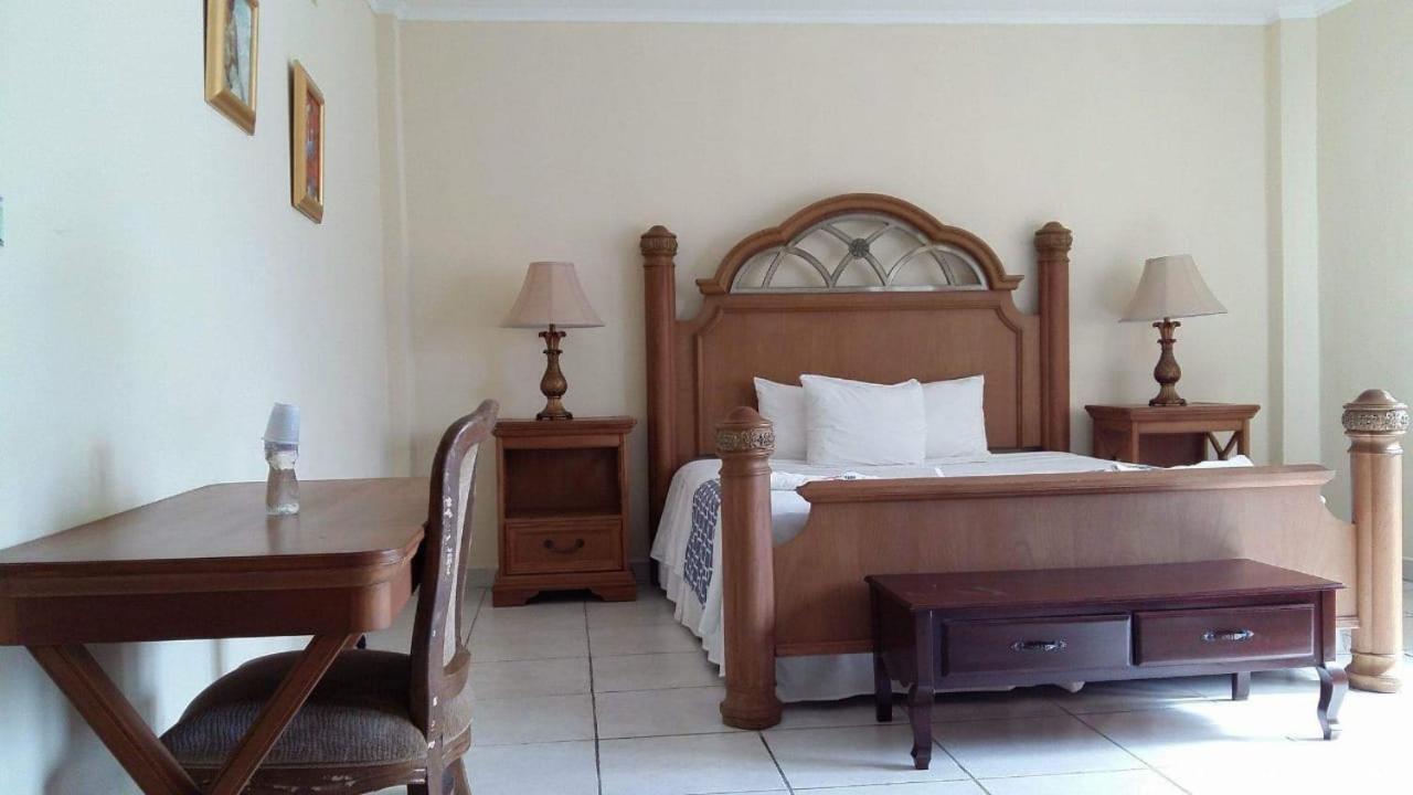 Hotel Carnaval Ла-Сейба Экстерьер фото